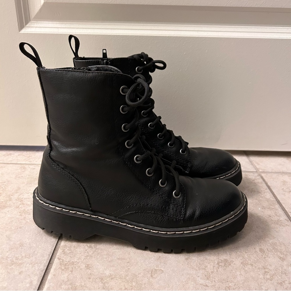 7.5 size combat boots